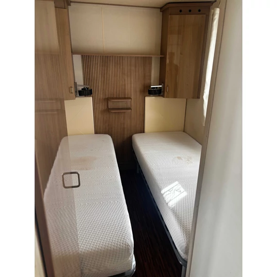 Bürstner típusú mobilház 9x4m + terasz